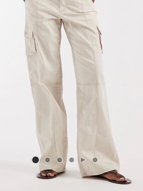 Hollister Light Beige Wide-Leg Cargo Pants